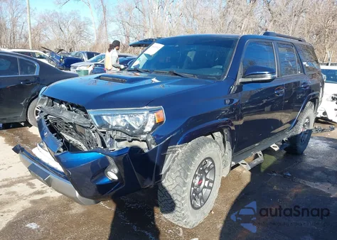 2020 Toyota 4Runner Trd Off Road Premium z USA, uszkodzony, nr VIN JTEBU5JR0L5746037